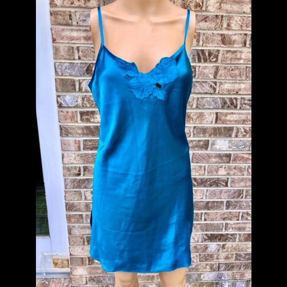 Vintage California Dynasty Blue Cerulean Silky Floral Detail Chemise Slip - Picture 8 of 12